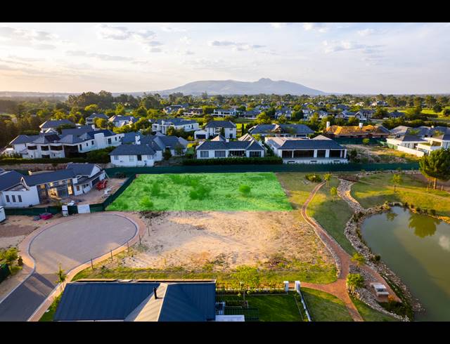 1,045M² VACANT LAND FOR SALE IN PEARL VALLEY GOLF & COUNTRY ESTATE